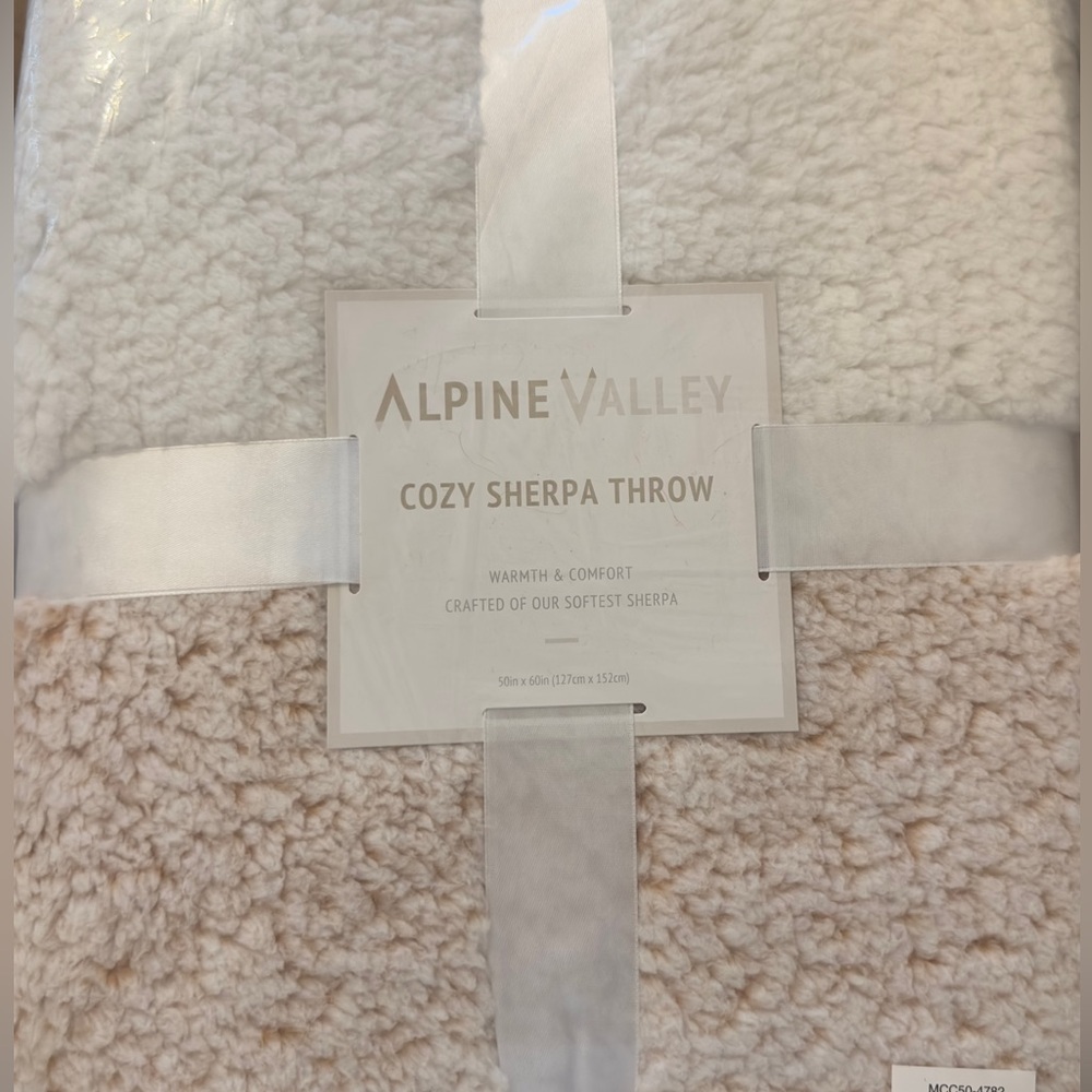 15 Count ALPINE VALLEY COZY SHERPA THROWs 50x60